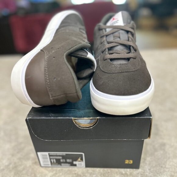 Jordan Series ES, Dark chocolate/Sale, Size:11, DN1856-206 - Picture 1 of 1